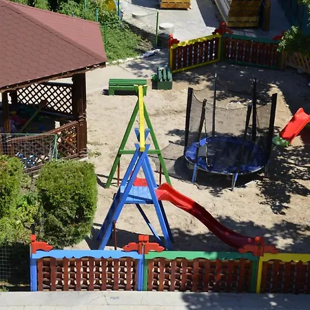 Hotell Ii Poienita 3*